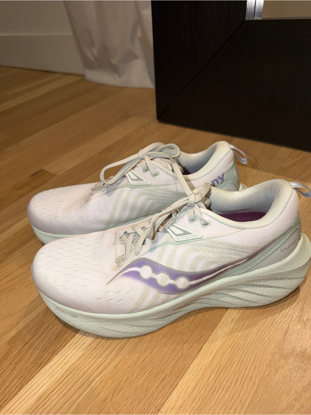 Saucony Women's White & Lavender Running Sneakers